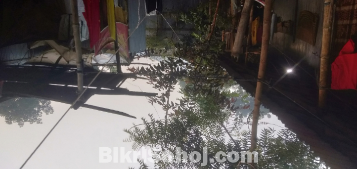 টিন সেট  বাড়ি সহ তিন শতক জমি বিক্রয় করা হবে